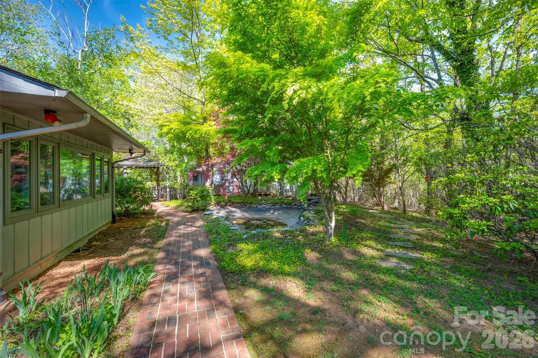 Photo of 176 Fox Run Lane