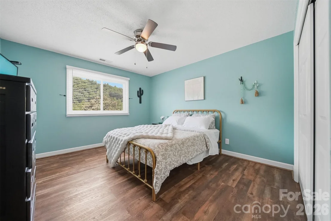 Photo of 2411 Robertson Lane