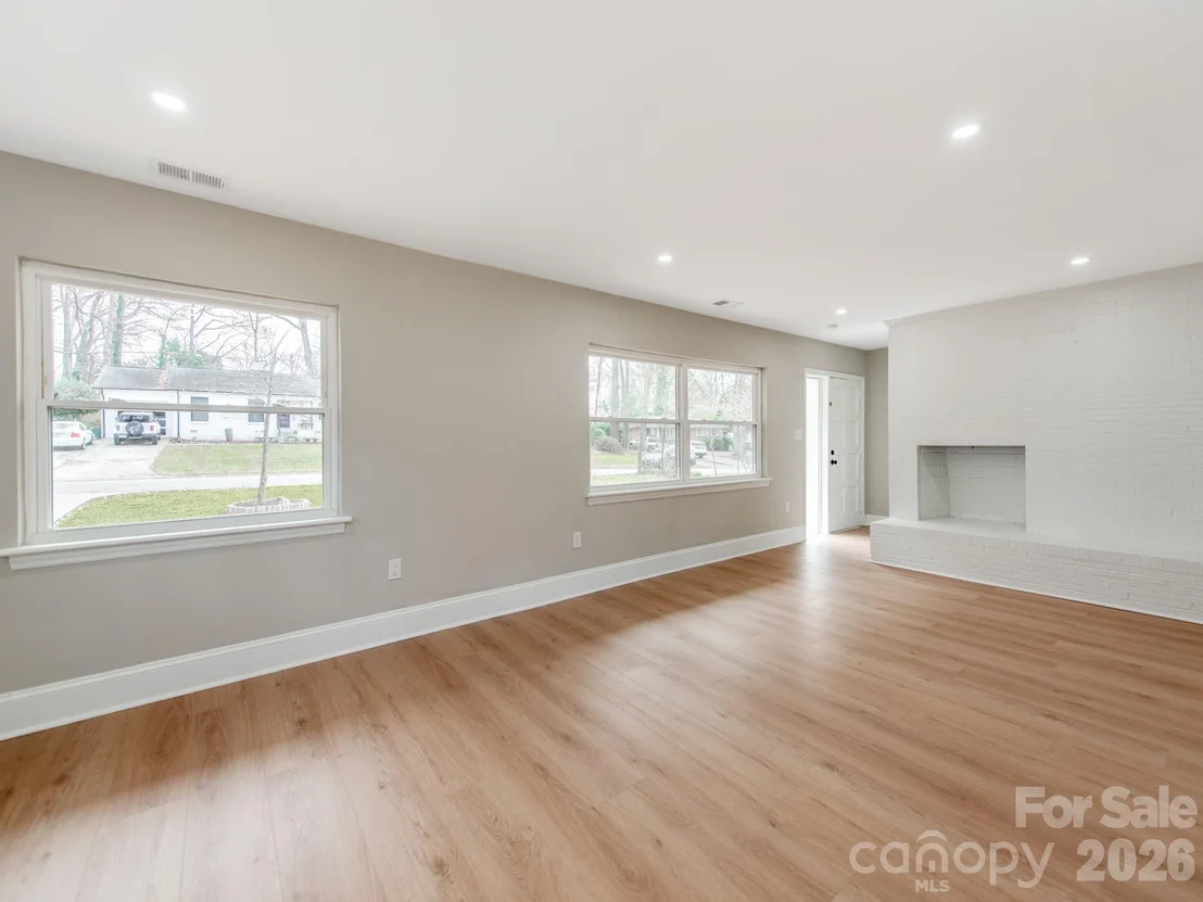 Photo of 2025 Birchcrest Drive