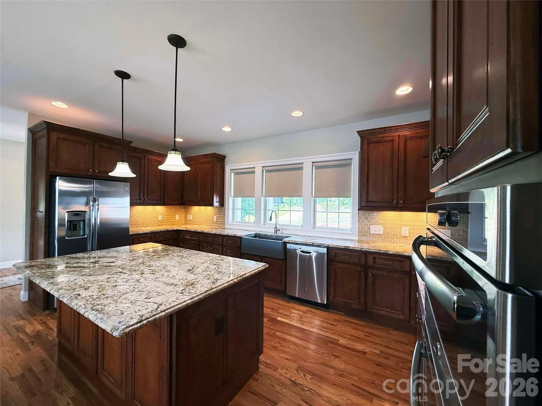 Photo of 490 Mapleton Lane