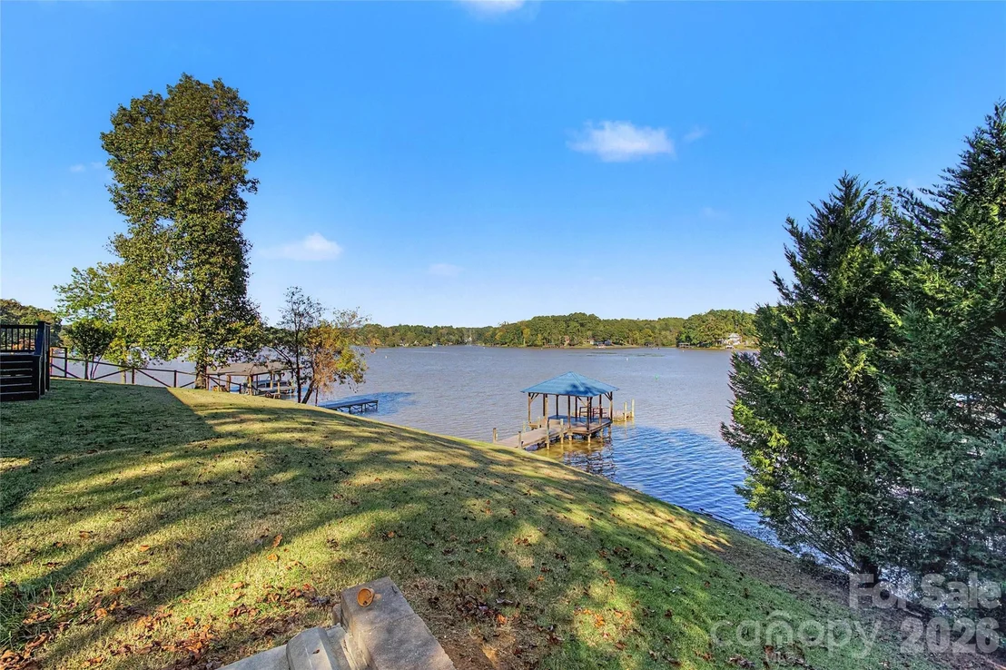 Photo of 3121 Lakeside Circle
