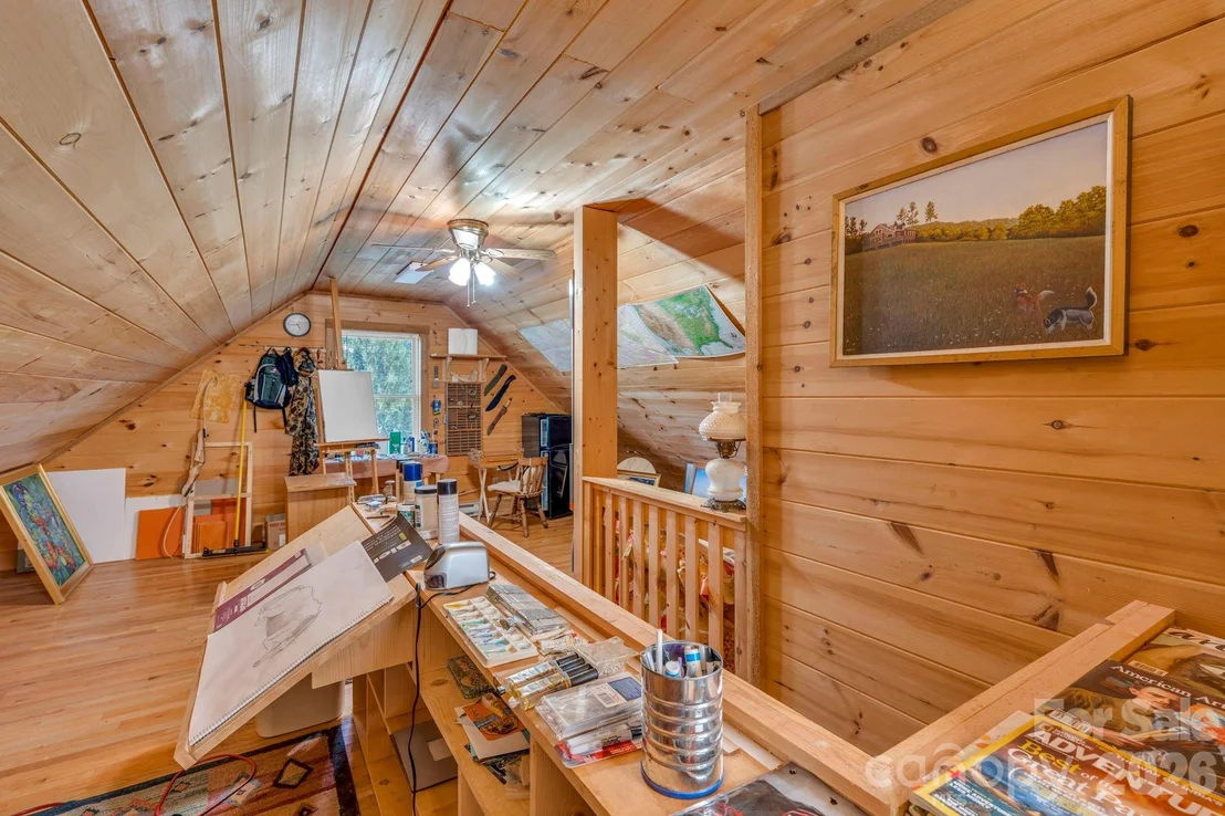 Photo of 525 Schoolhouse Ridge