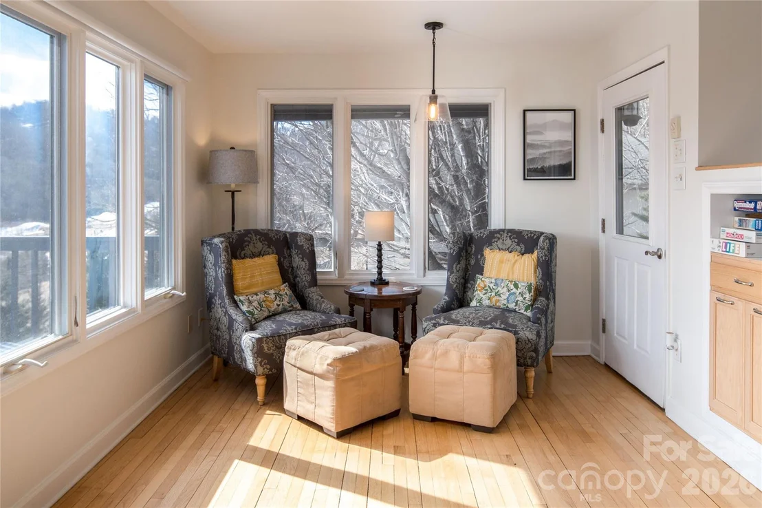 Photo of 1628 Skyland Drive