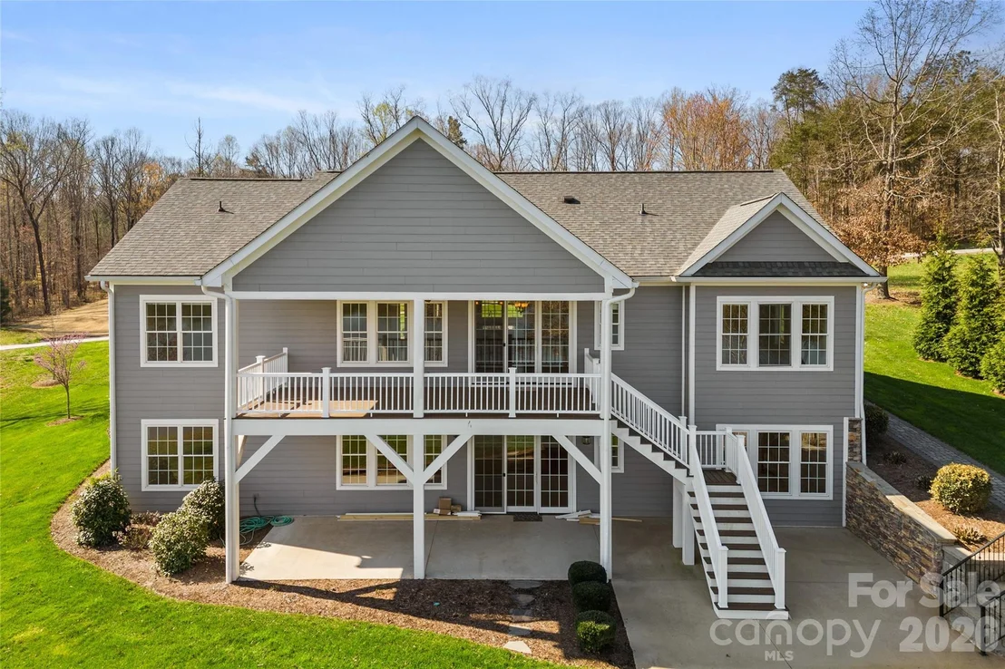 Photo of 490 Mapleton Lane