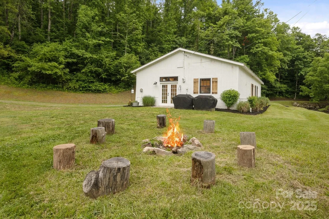 Photo of 942 Paint Fork Road