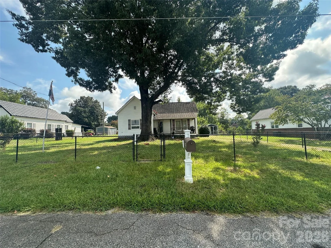 Photo of 609 Front Street