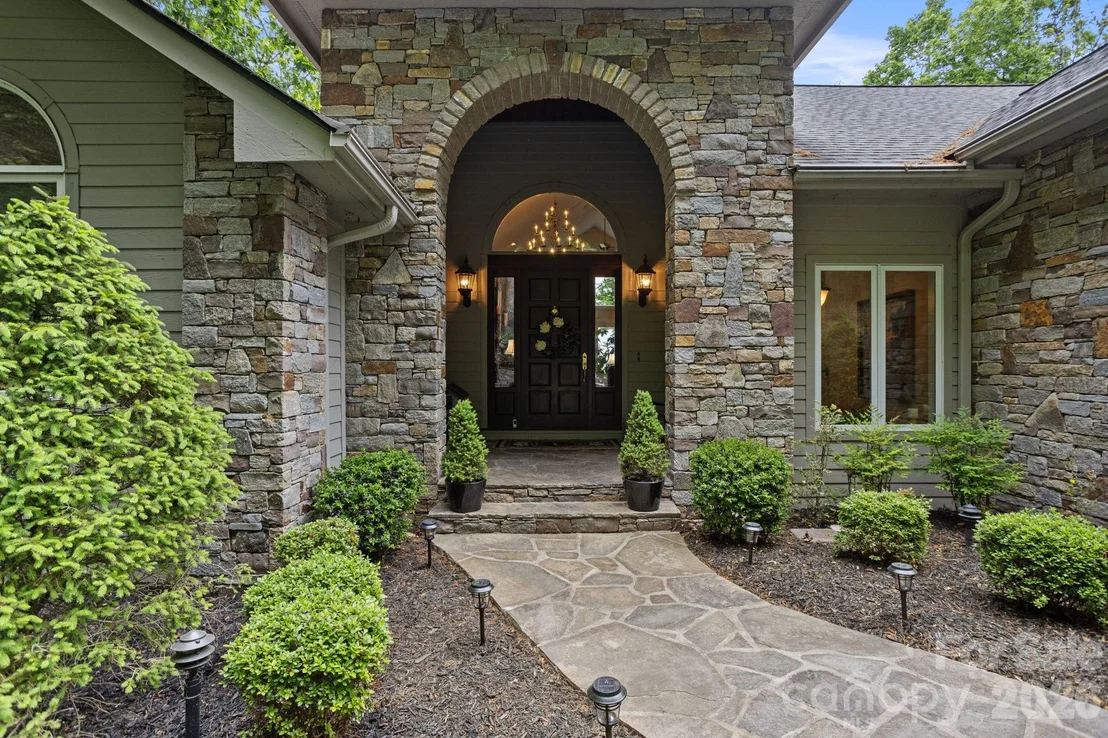 Photo of 209 Pineholt Lane