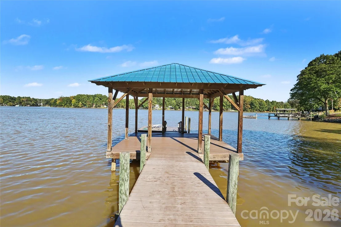 Photo of 3121 Lakeside Circle