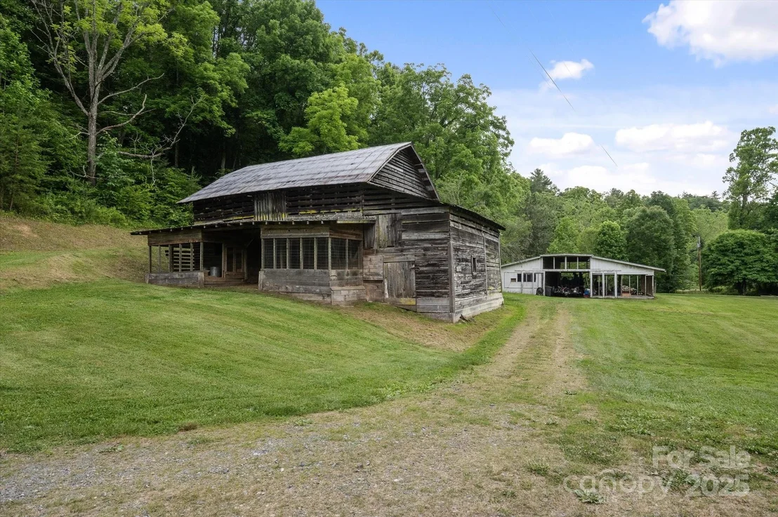 Photo of 942 Paint Fork Road