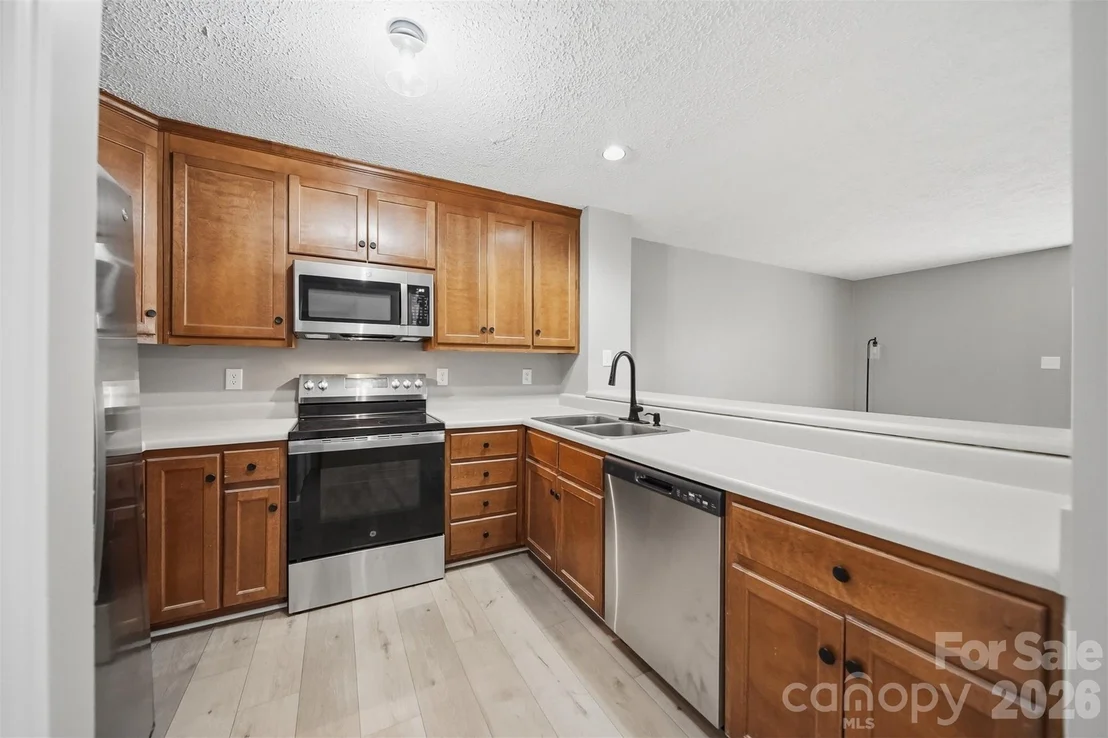 Photo of 800 Meadowview Drive