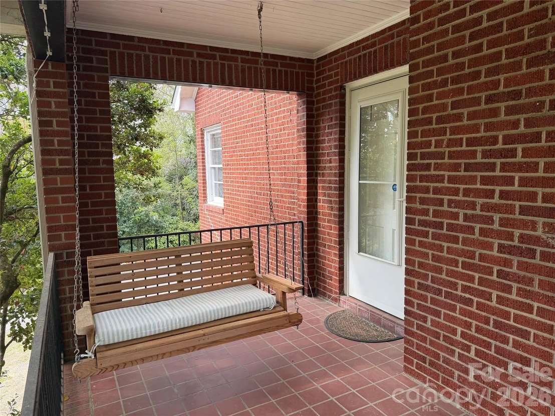 Photo of 1631 Maple Avenue