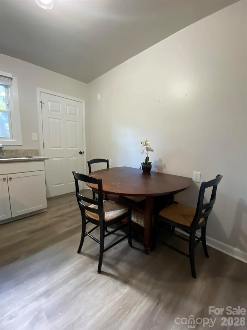 Photo of 2906 Rush Avenue