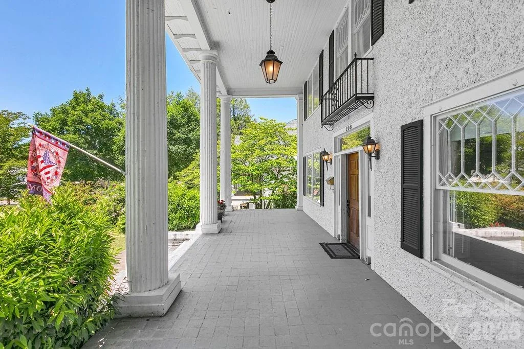 Photo of 208 Probart Street
