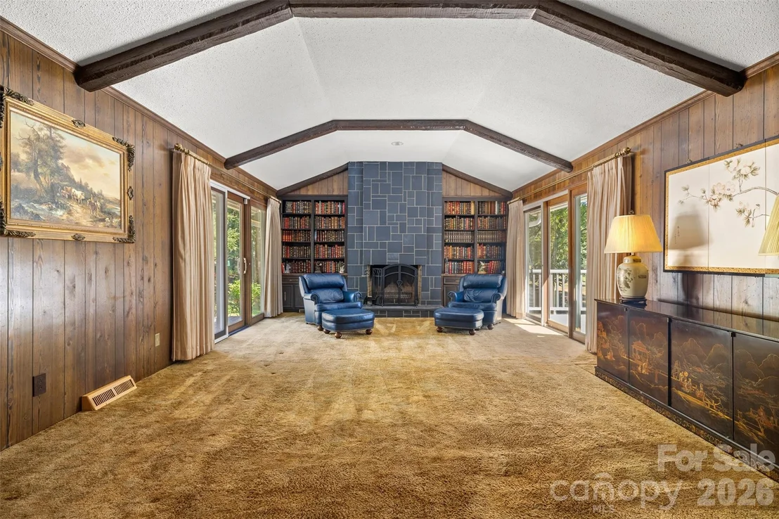 Photo of 600 Fairway Drive