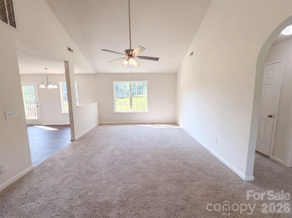 Photo of 1667 Oakview Way