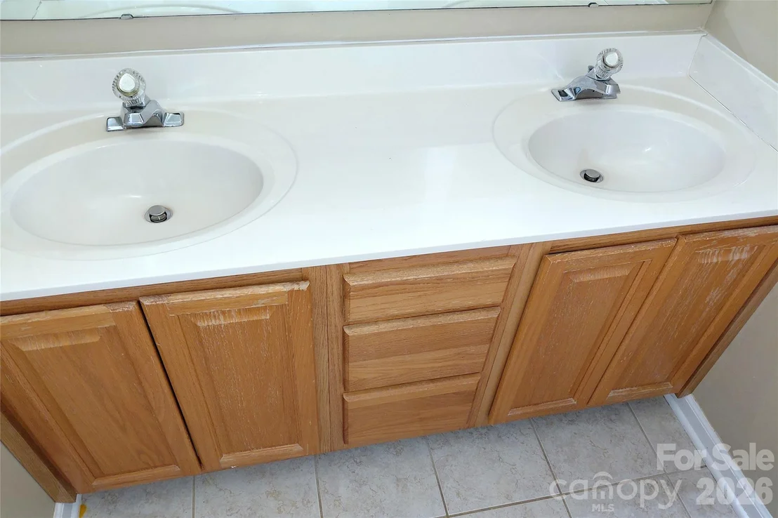 Photo of 1016 Thorncrest Drive