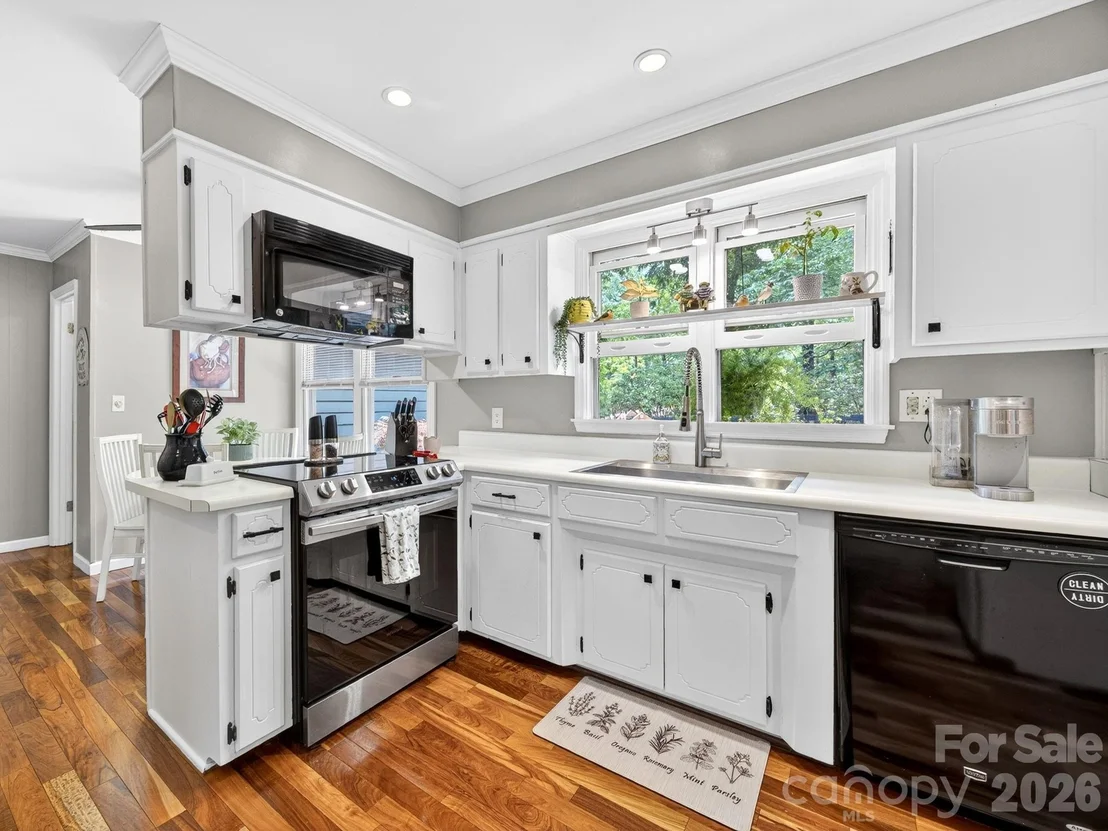 Photo of 707 Dogwood Trail