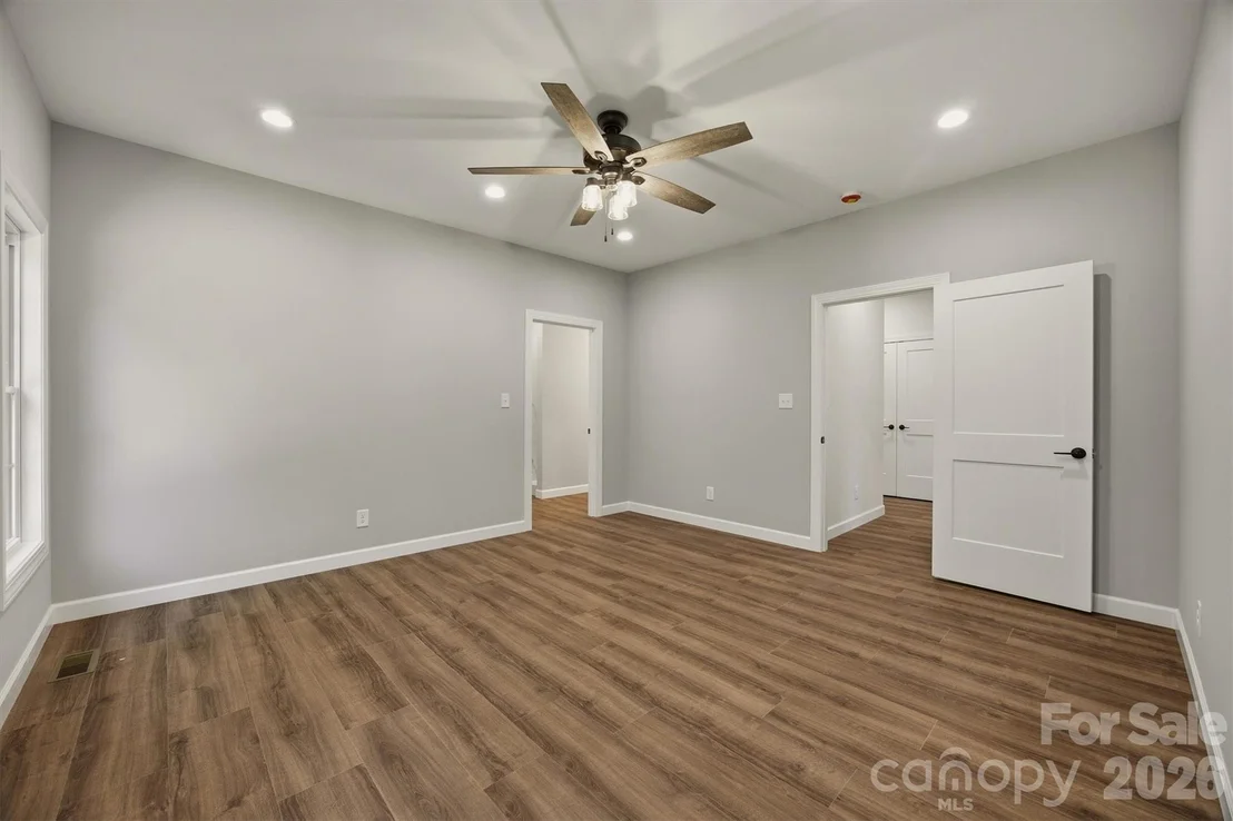 Photo of 107 Meadow View Street