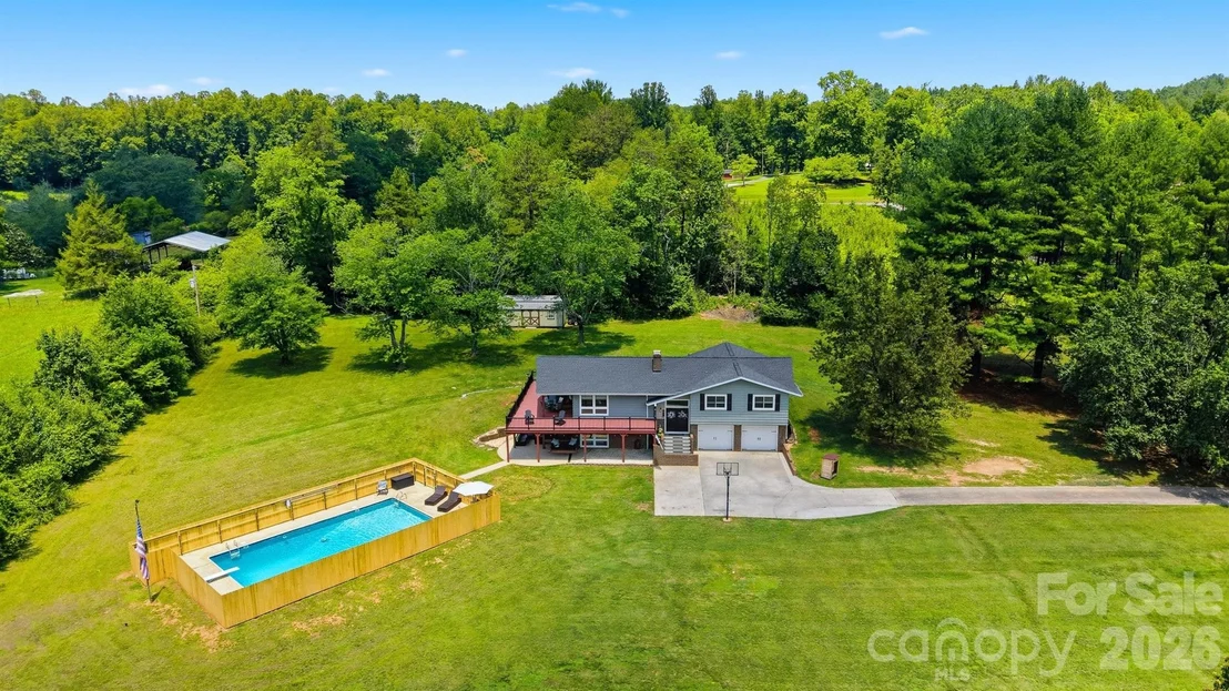 Photo of 2411 Robertson Lane