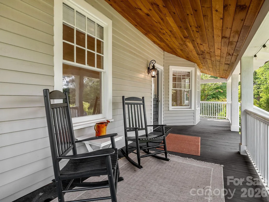 Photo of 143 Broadway Avenue