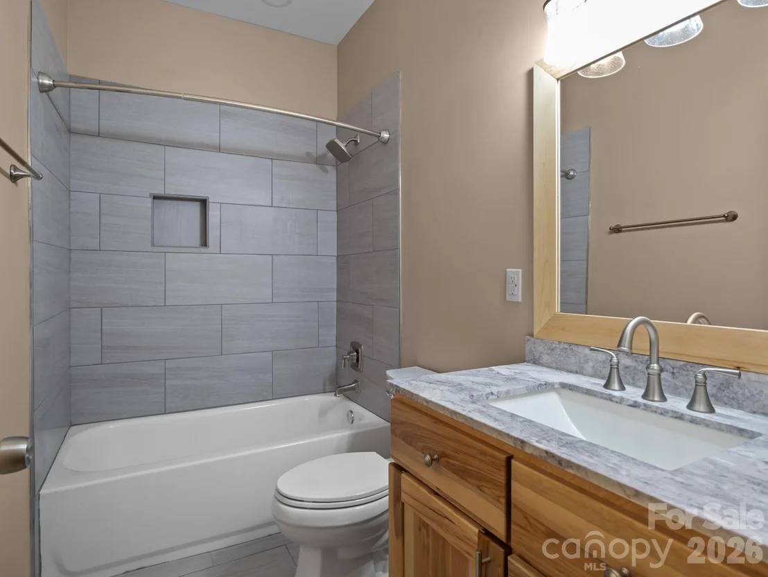 Photo of 225 Aurora Lane
