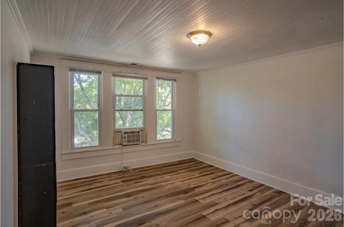Photo of 401 8th Street
