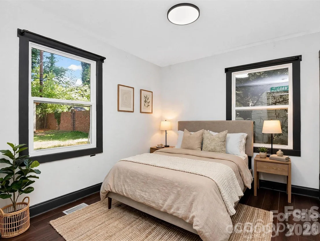 Photo of 2736 Royston Road