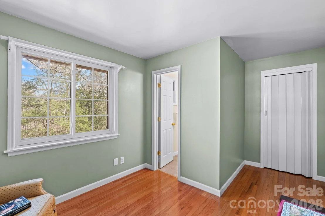 Photo of 5075 Lakeview Drive