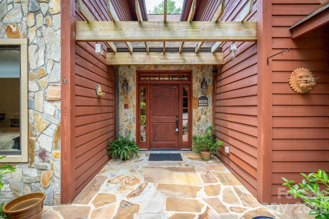 Photo of 5162 Beech Bluff Drive