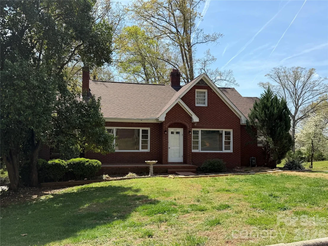 Photo of 1631 Maple Avenue