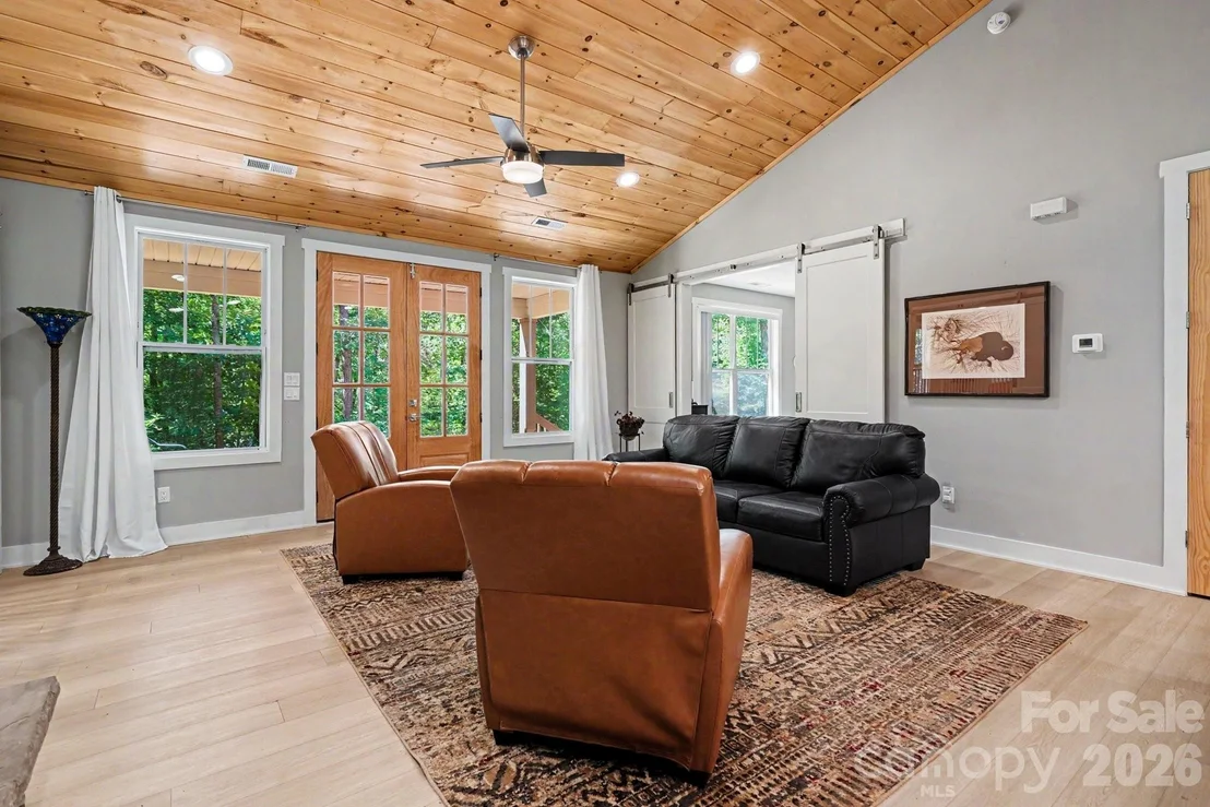 Photo of 1241 Hayes Road