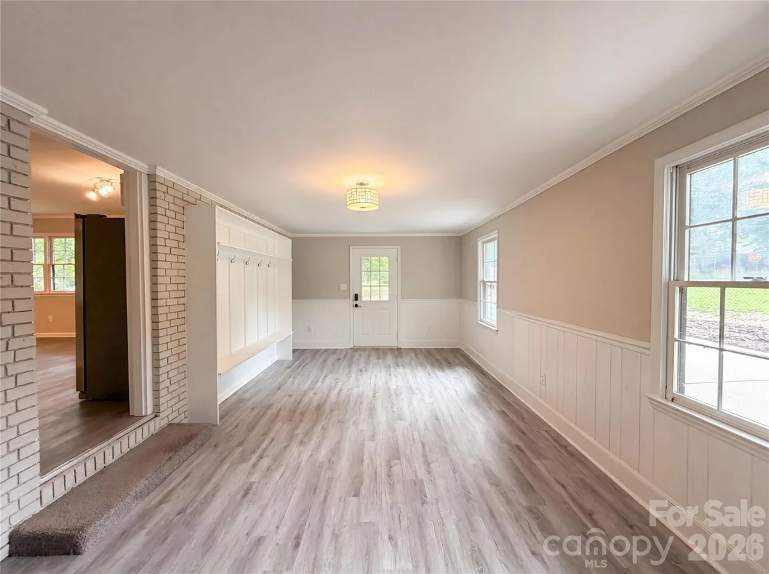 Photo of 141 Greenbriar Drive