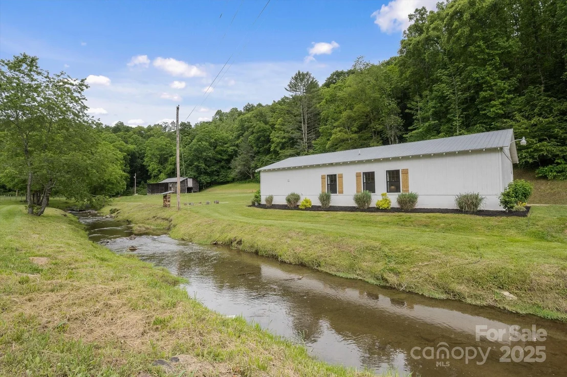 Photo of 942 Paint Fork Road