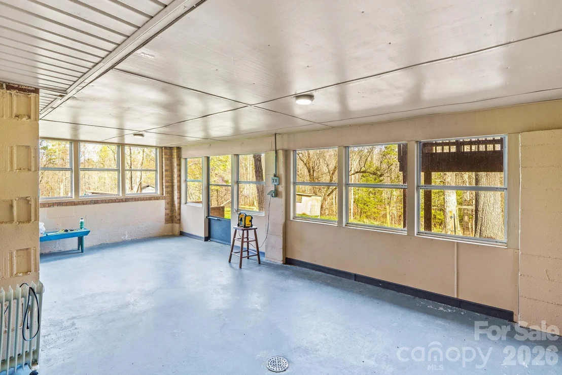 Photo of 5075 Lakeview Drive