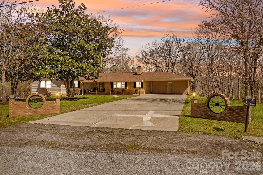 Photo of 5075 Lakeview Drive