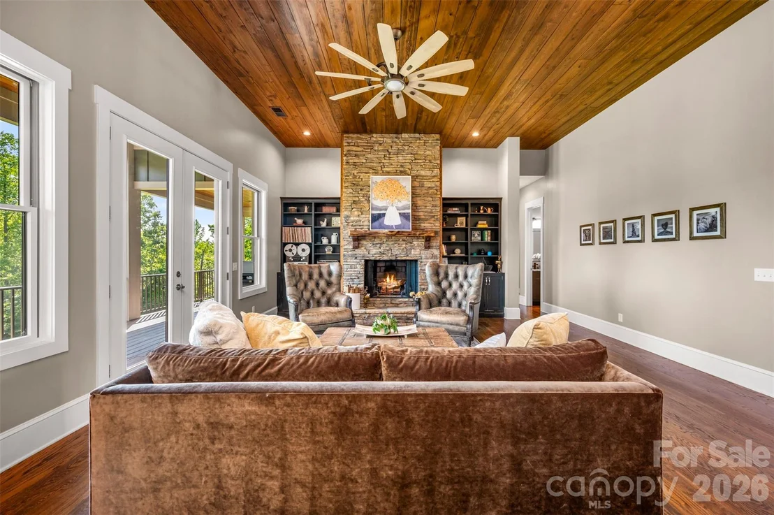 Photo of 398 Mapleton Lane