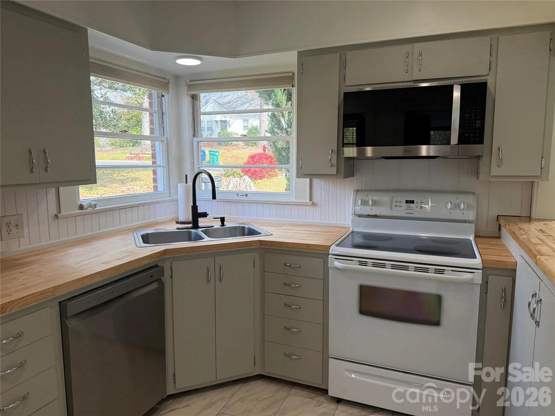 Photo of 1631 Maple Avenue