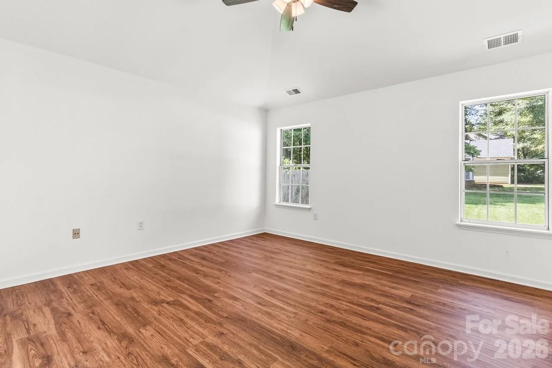 Photo of 739 Oakbluff Circle