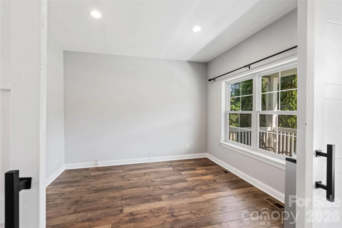 Photo of 394 Kellwood Drive
