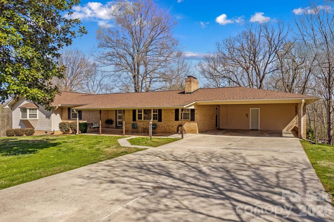 Photo of 5075 Lakeview Drive