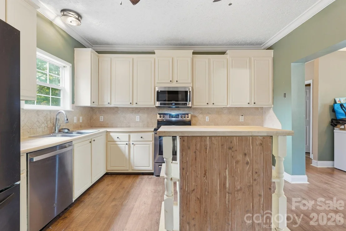 Photo of 2825 Sweeping Pine Lane