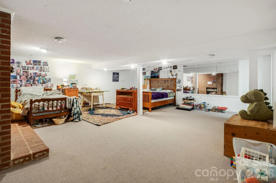 Photo of 1737 Whitesides Road