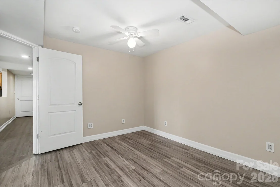 Photo of 3121 Lakeside Circle