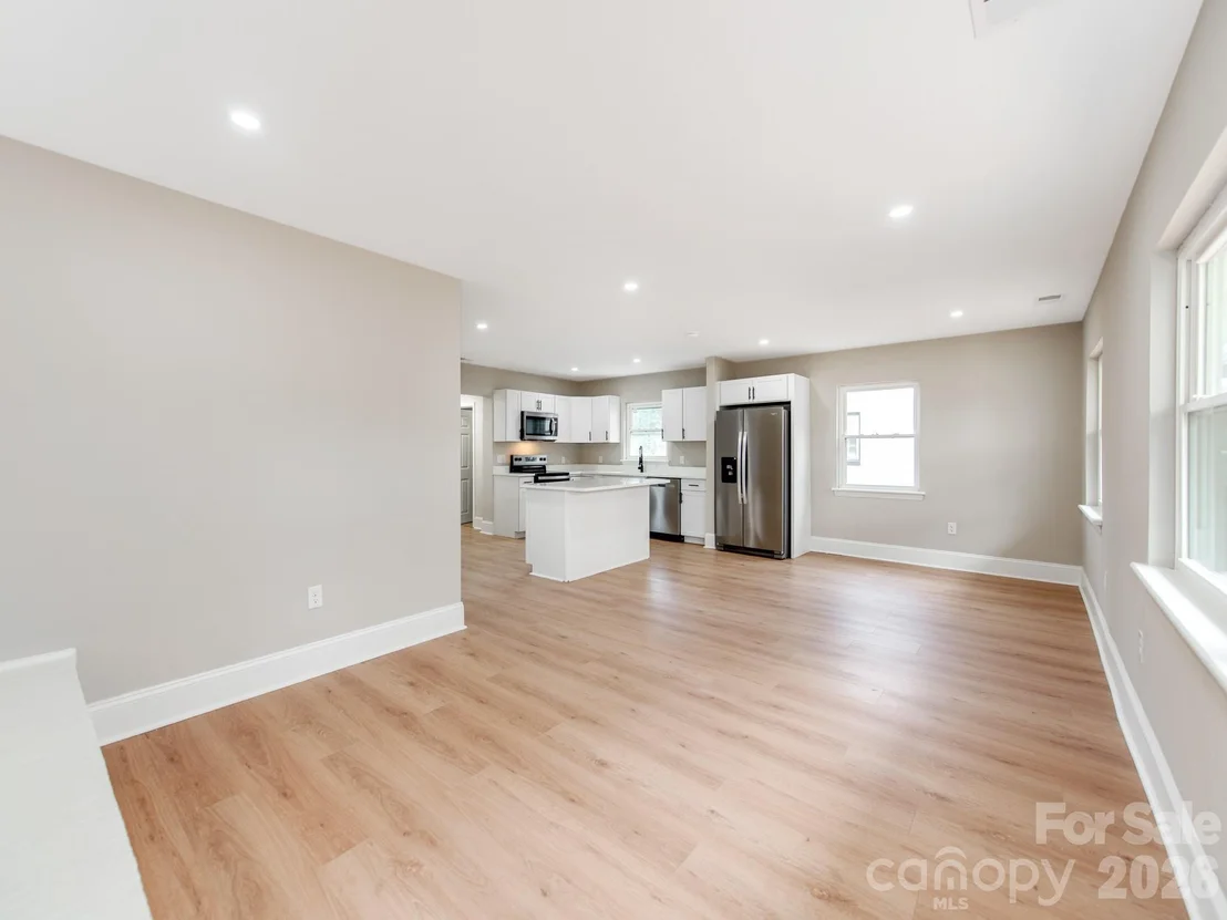 Photo of 2025 Birchcrest Drive