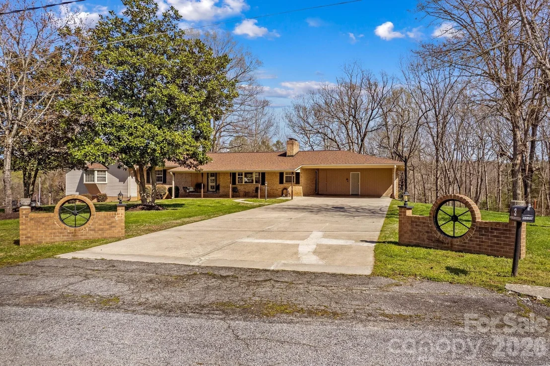 Photo of 5075 Lakeview Drive