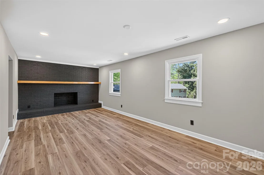 Photo of 300 Dollar Circle
