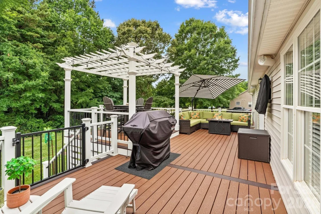 Photo of 596 Maple Ridge Circle