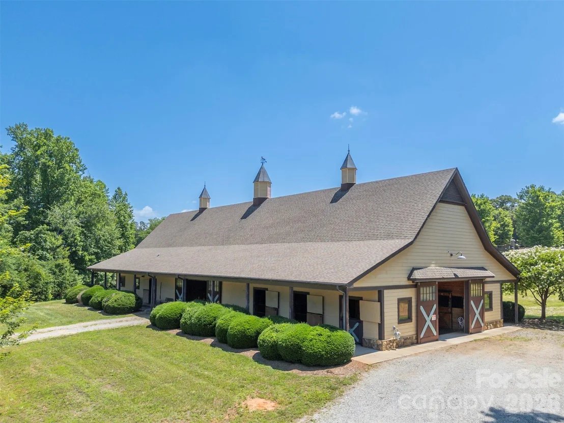 Photo of 398 Mapleton Lane