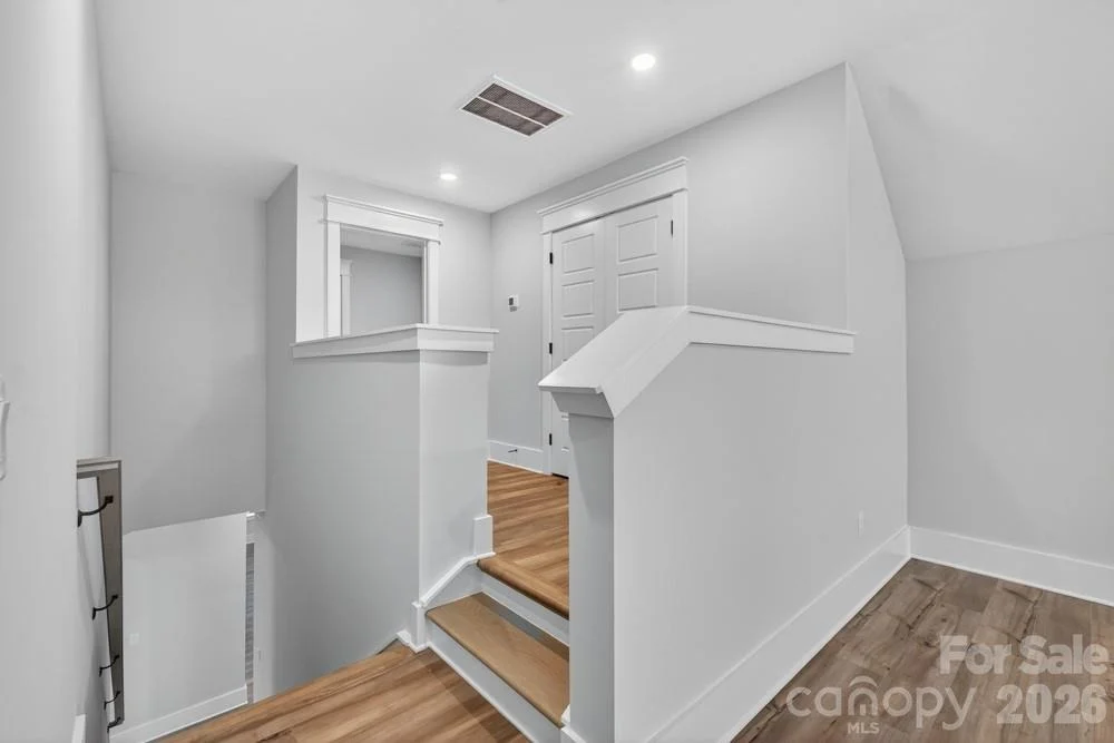Photo of 1652 Dresden Drive