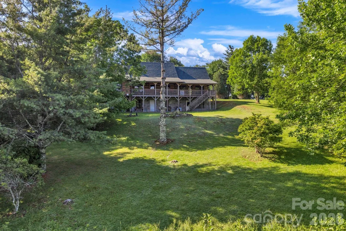Photo of 525 Schoolhouse Ridge